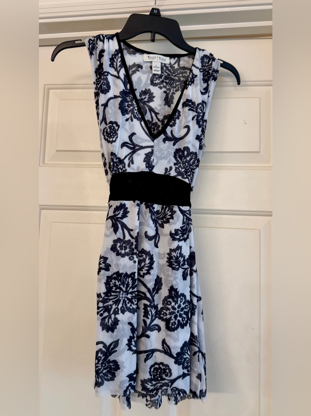 White House Black Market Black White Floral Mesh Empire Waist Sleeveless Top L